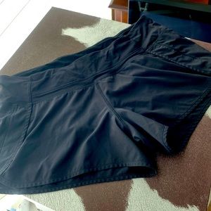 Lululemon Size 10- Speed up 4”inseam